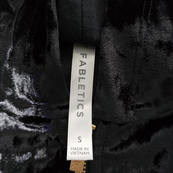 FABLETICS BUNDLE BLACK VELOUR ZIP-UP CROPPED HOODIE AND VELOUR SPORTS BRA SZ S - Picture 5 of 7